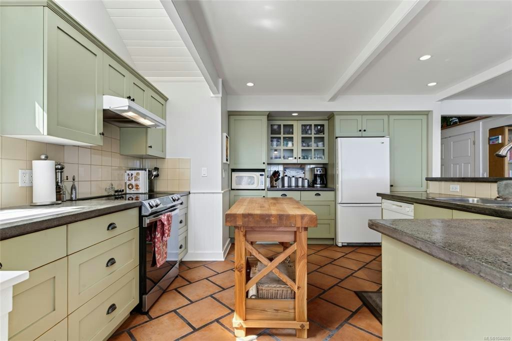 105 Island Park Drive, Galiano Island, BC, V0N 1P0 - 13