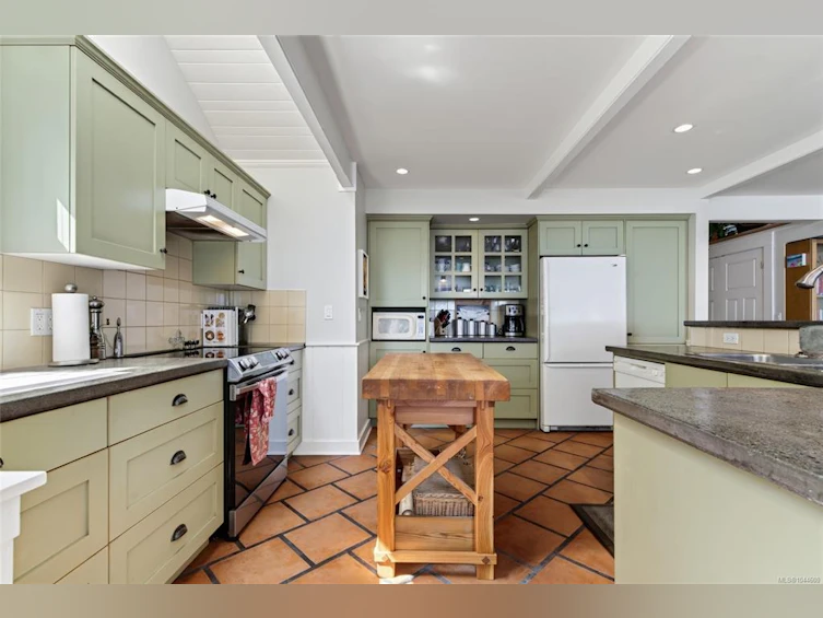 105 Island Park Drive, Galiano Island, BC, V0N 1P0 - 13