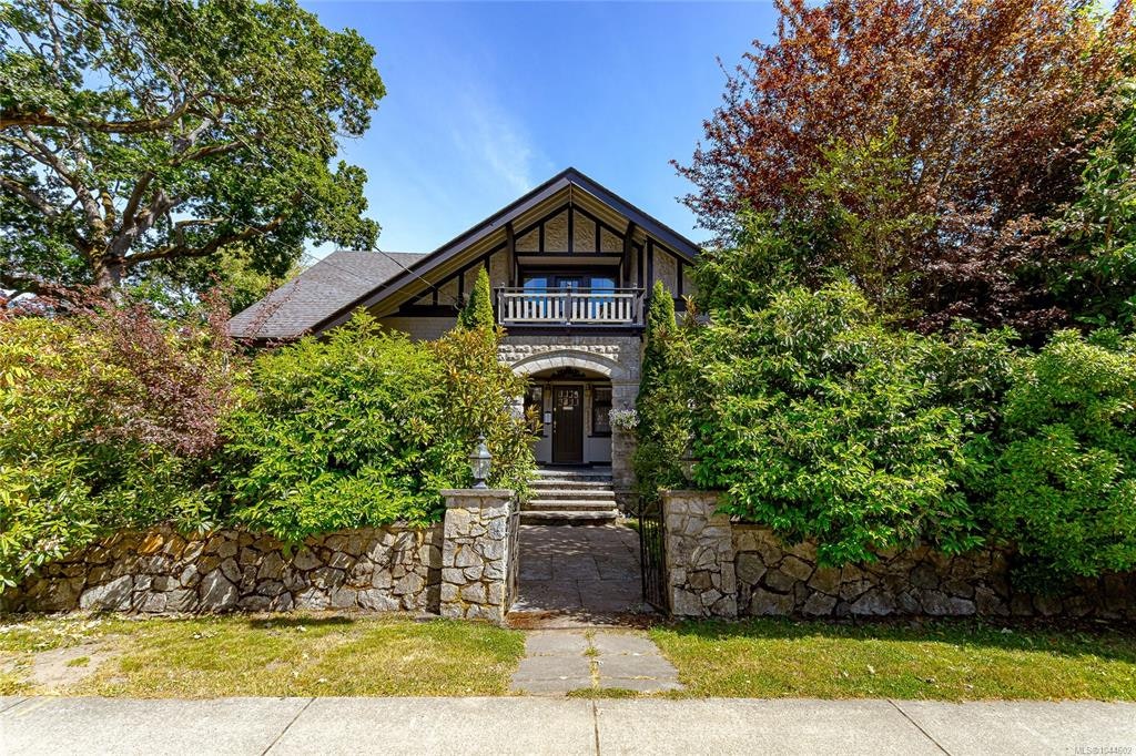875 Richmond Road, Victoria, BC, V8S 3Z2