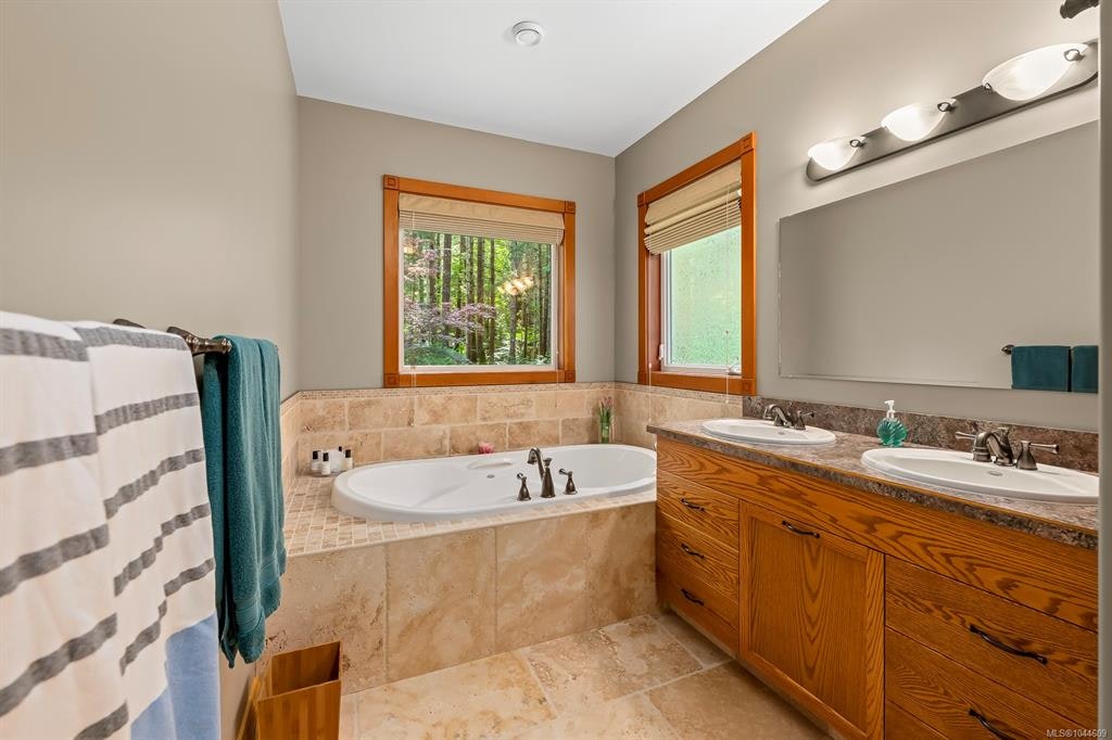 307 Bates Drive, Fanny Bay, BC, V0R 1W0 - 9