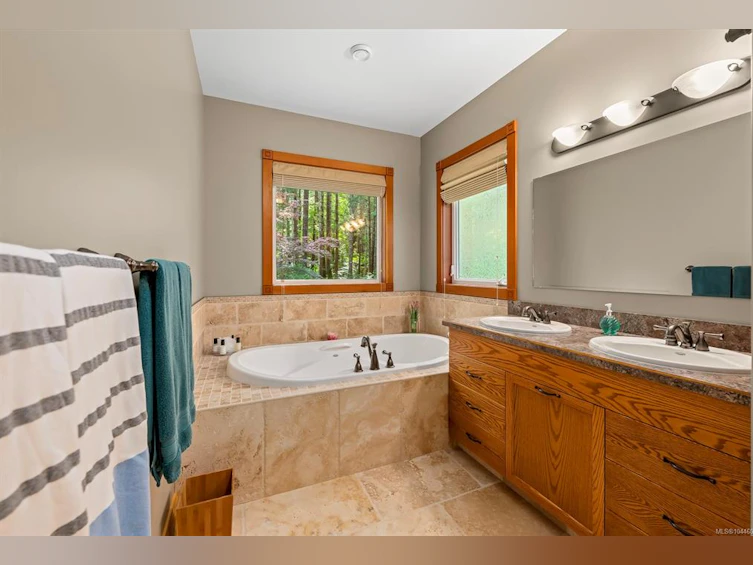 307 Bates Drive, Fanny Bay, BC, V0R 1W0 - 9
