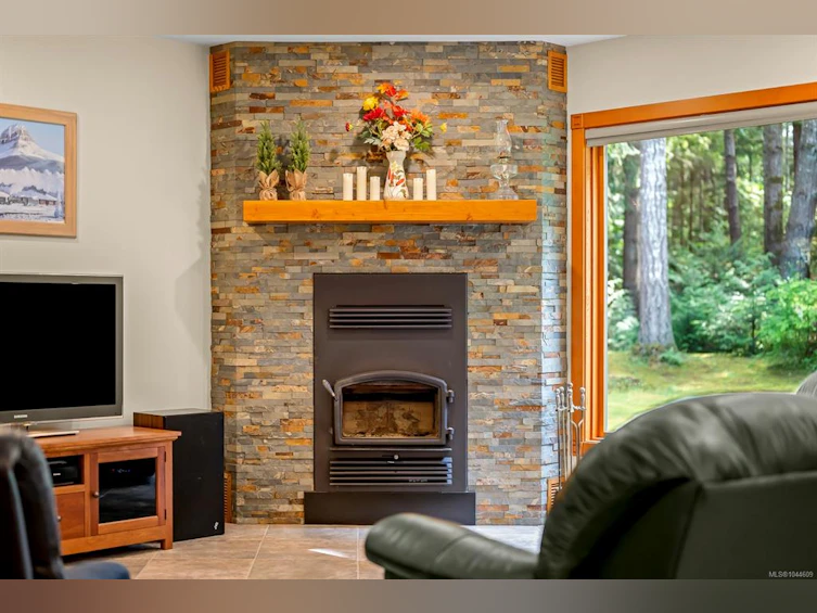 307 Bates Drive, Fanny Bay, BC, V0R 1W0 - 3