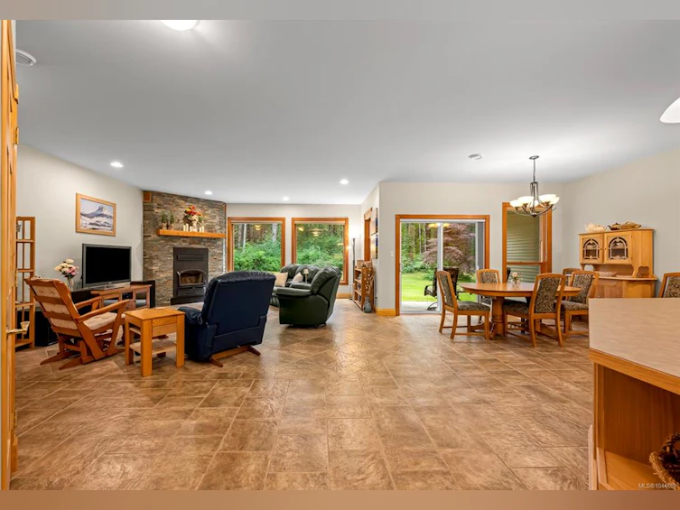 307 Bates Drive, Fanny Bay, BC, V0R 1W0 - 25