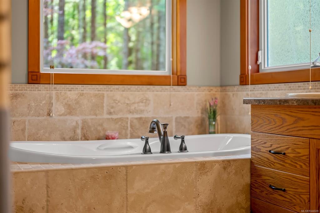 307 Bates Drive, Fanny Bay, BC, V0R 1W0 - 31
