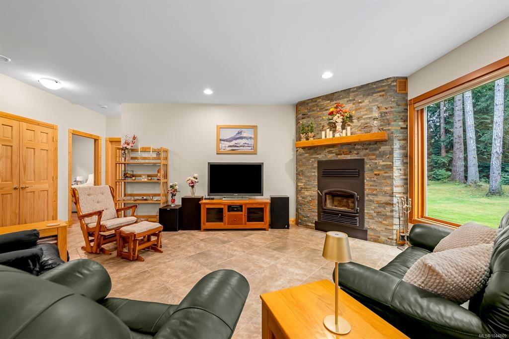 307 Bates Drive, Fanny Bay, BC, V0R 1W0 - 22
