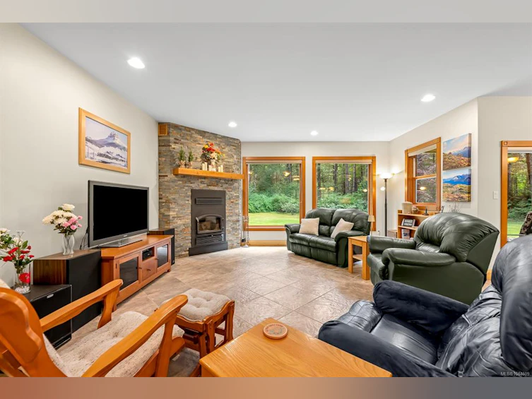 307 Bates Drive, Fanny Bay, BC, V0R 1W0 - 2