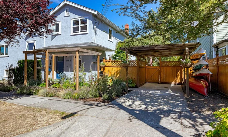 B-1601 Haultain Street