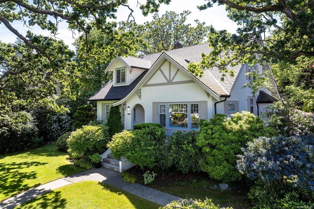 688 Falkland Road, Oak Bay, BC, V8S 4L5