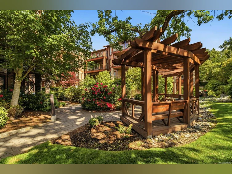 101-4529 West Saanich Road, Saanich, BC, V8Z 3G3 - 3