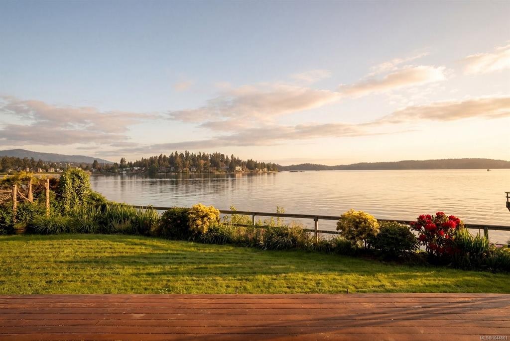 2444 Whidby Lane, Sidney, BC, V8L 2K3