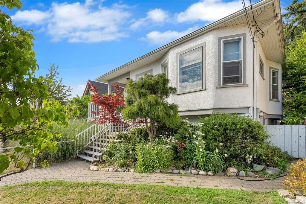 384 E Burnside Road, Victoria, BC, V9A 1A5