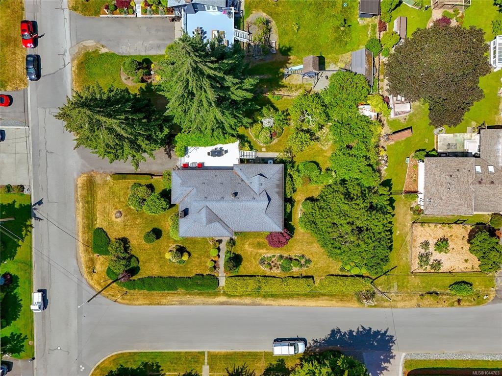 6224 Robin Way, Central Saanich, BC, V8Z 5X8