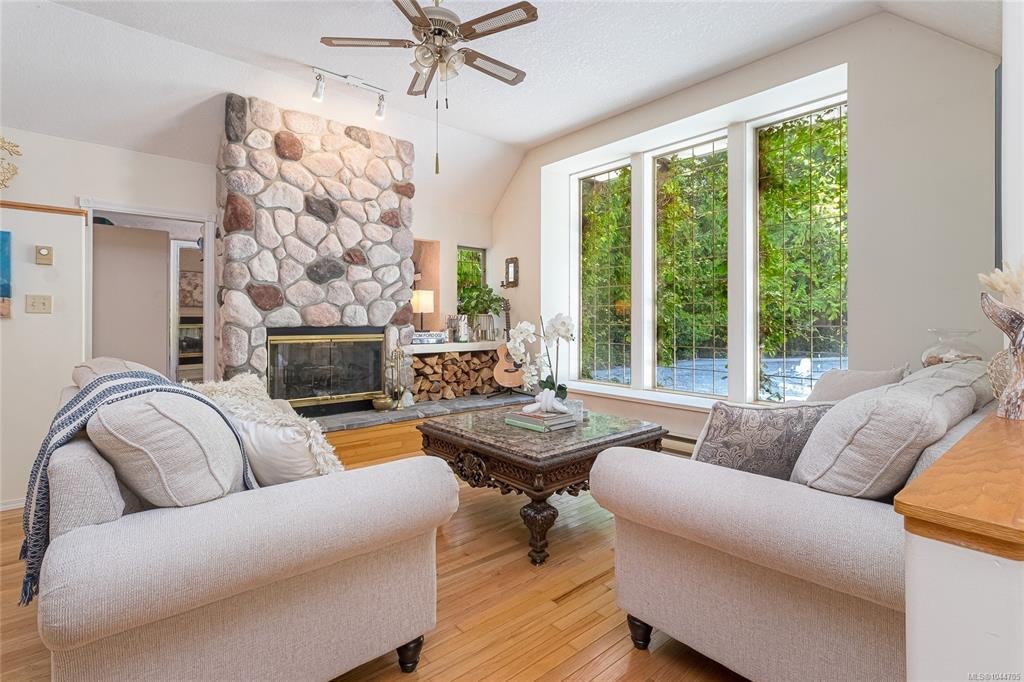 2526 W Island Highway - 3