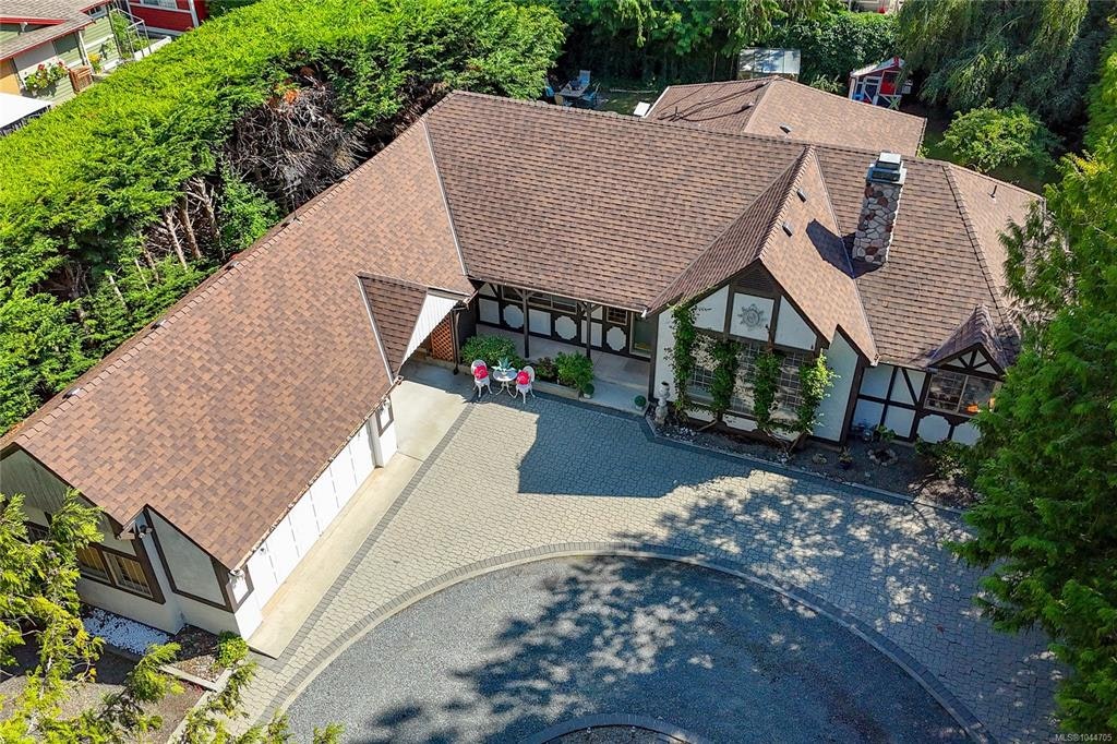 2526 W Island Highway - 2