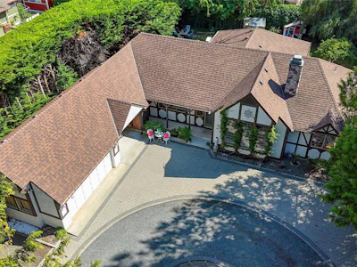 2526 W Island Highway - 2