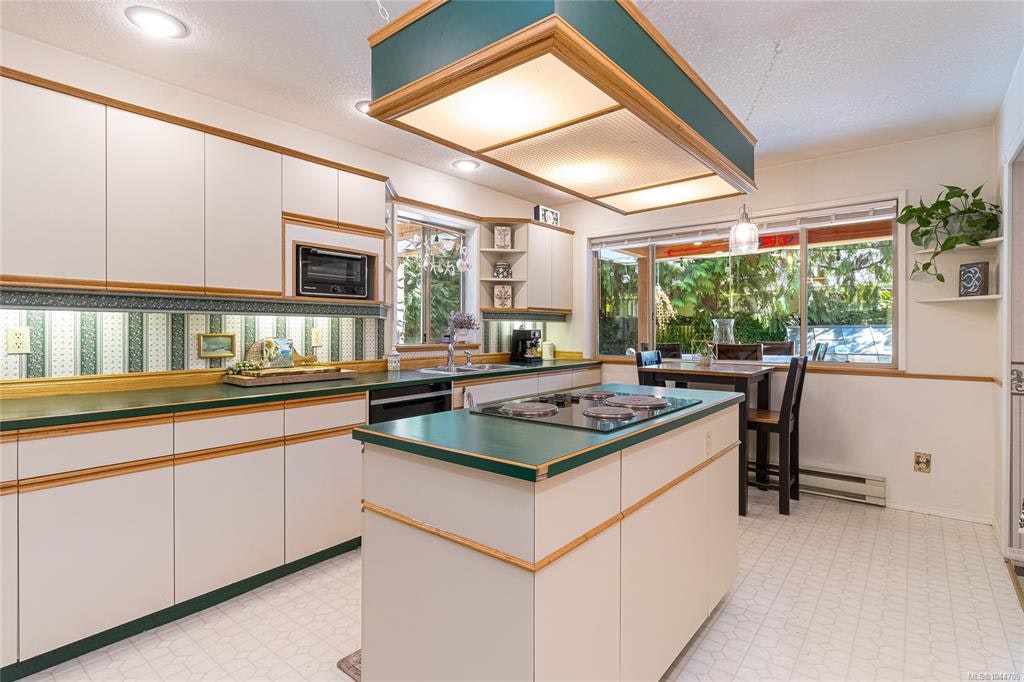 2526 W Island Highway - 5