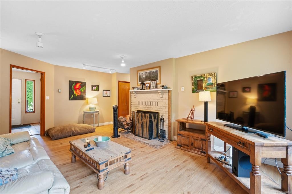 2-1215 Stelly's Cross Road, Central Saanich, BC, V8M 1H3 - 4