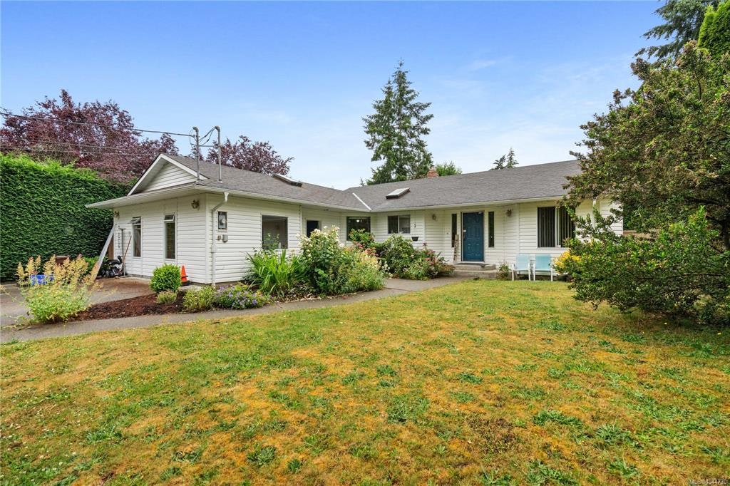 2-1215 Stelly's Cross Road, Central Saanich, BC, V8M 1H3 - 2