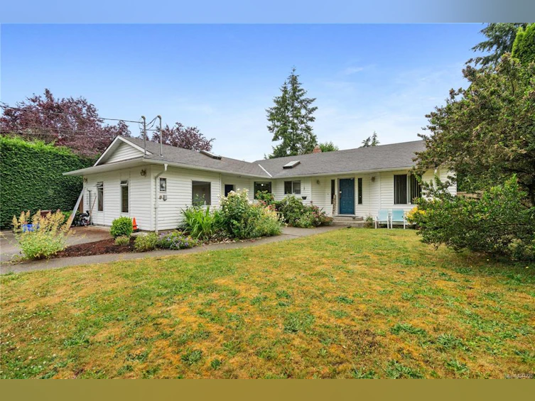 2-1215 Stelly's Cross Road, Central Saanich, BC, V8M 1H3 - 2