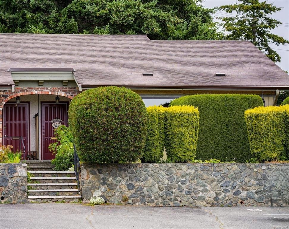 7-3968 Cedar Hill Road, Saanich, BC, V8N 3B8