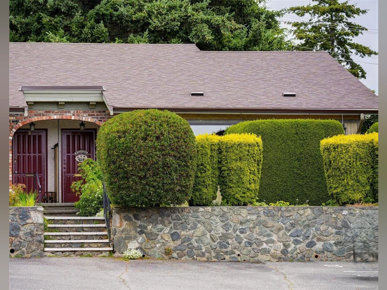 7-3968 Cedar Hill Road, Saanich, BC, V8N 3B8