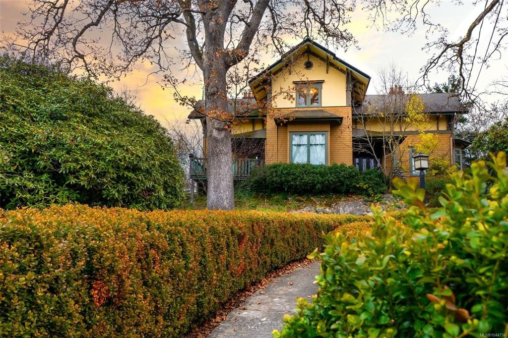 601 Su'it Street, Victoria, BC, V8V 4C4