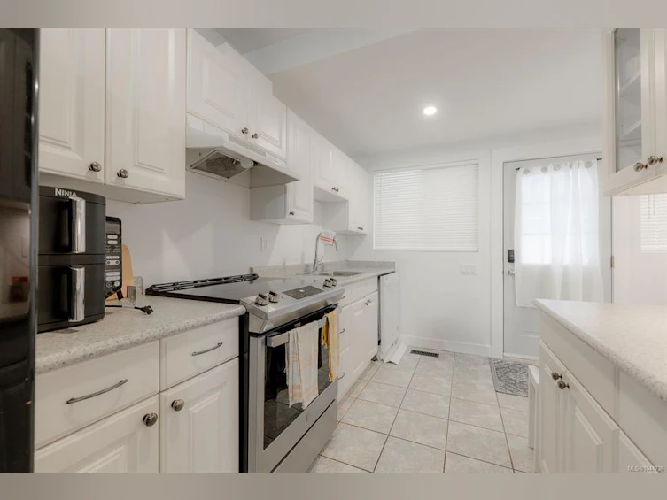 15 Fourth Street, Nanaimo, BC, V9R 1S6 - 13