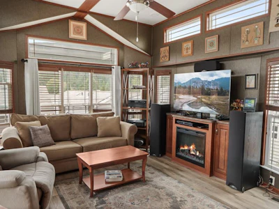 2116 Nimpkish Lake Way - 2