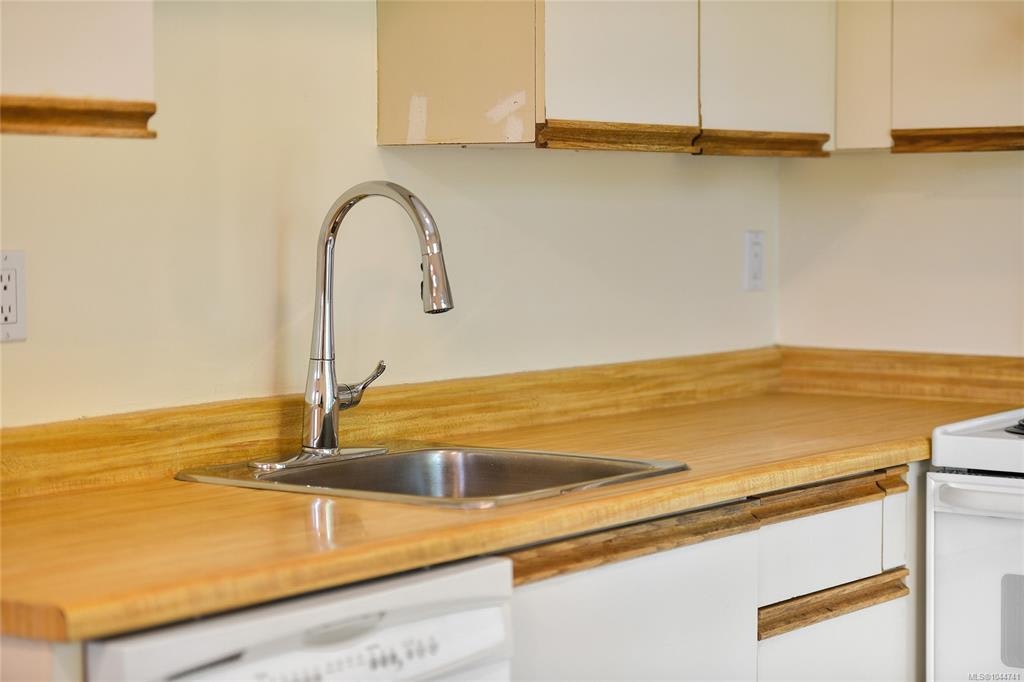 208-949 Cloverdale Avenue, Saanich, BC, V8X 2T4 - 9