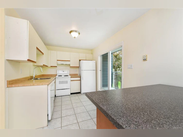 208-949 Cloverdale Avenue, Saanich, BC, V8X 2T4 - 6
