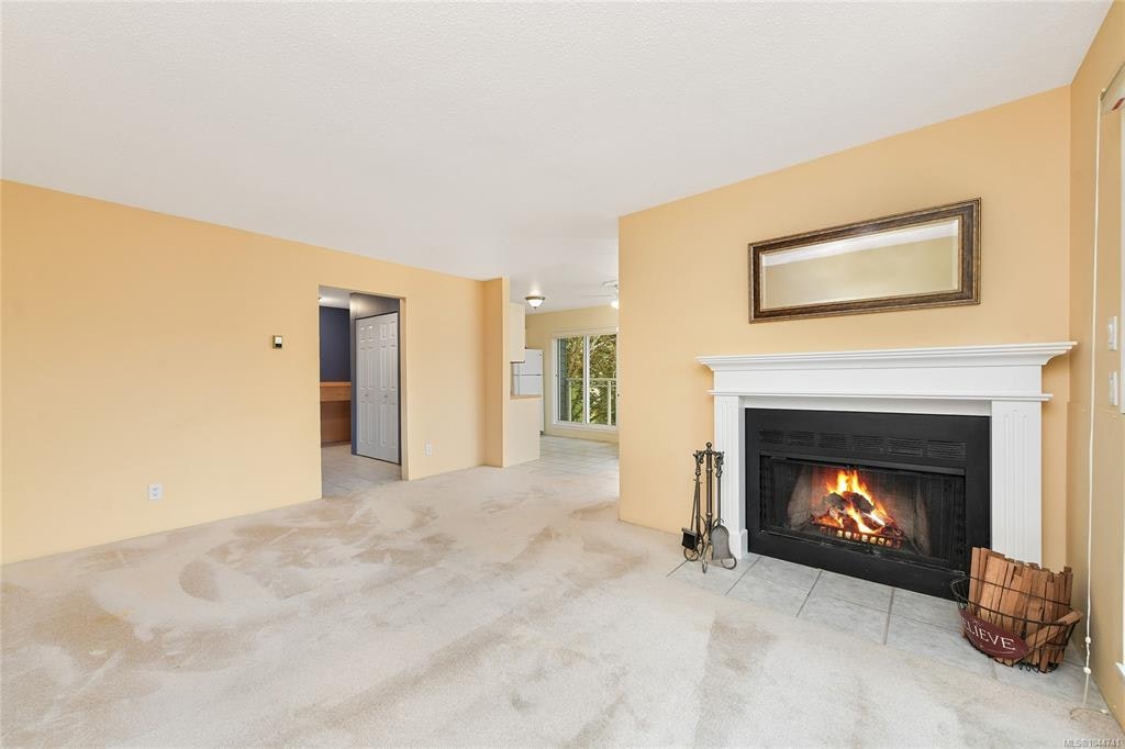 208-949 Cloverdale Avenue, Saanich, BC, V8X 2T4 - 2