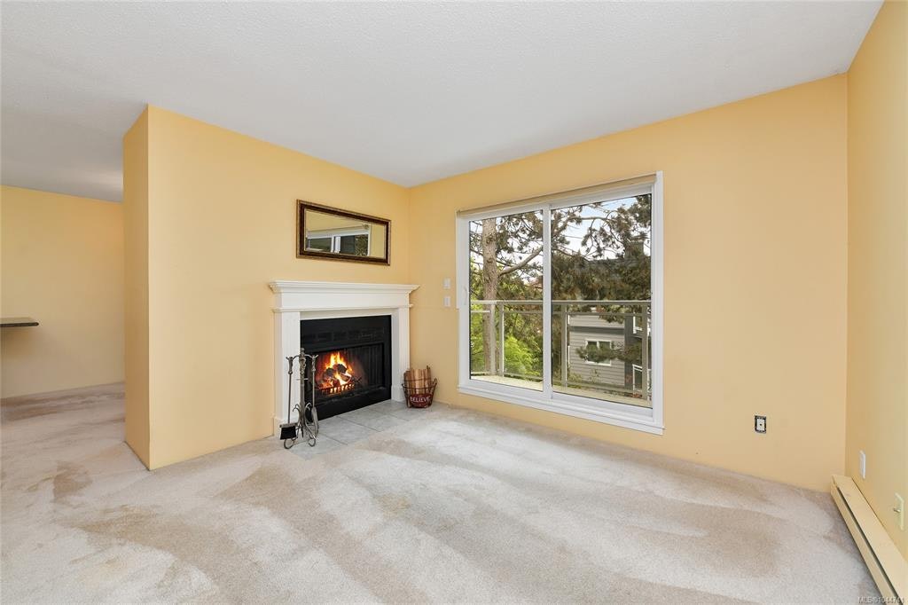208-949 Cloverdale Avenue, Saanich, BC, V8X 2T4 - 3