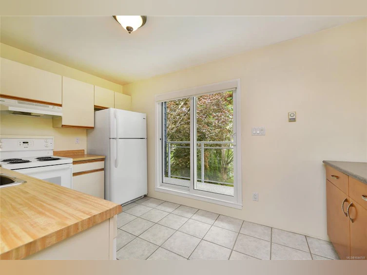 208-949 Cloverdale Avenue, Saanich, BC, V8X 2T4 - 8