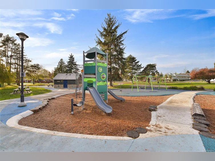 208-949 Cloverdale Avenue, Saanich, BC, V8X 2T4 - 32