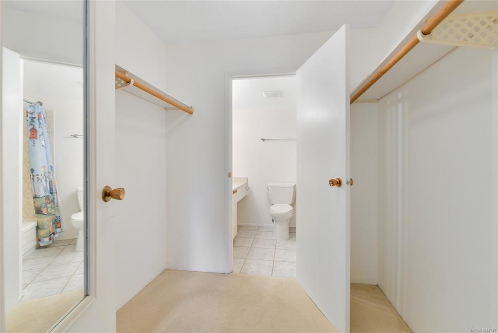 208-949 Cloverdale Avenue, Saanich, BC, V8X 2T4 - 16