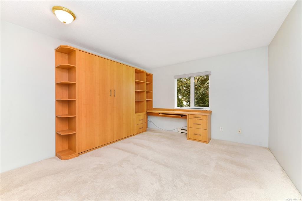 208-949 Cloverdale Avenue, Saanich, BC, V8X 2T4 - 17