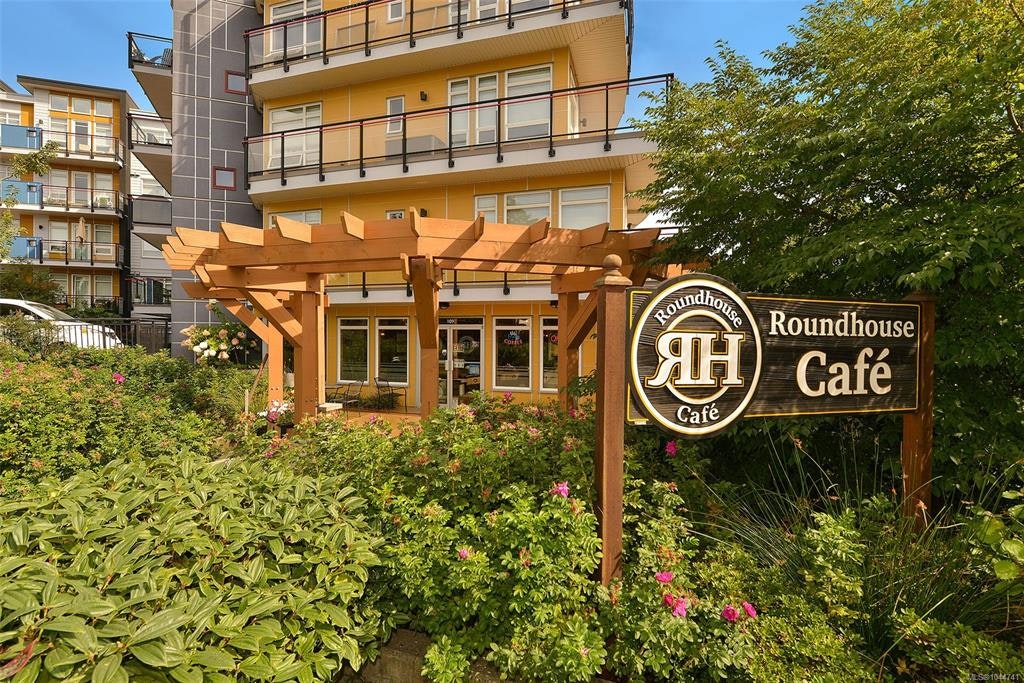208-949 Cloverdale Avenue, Saanich, BC, V8X 2T4 - 37