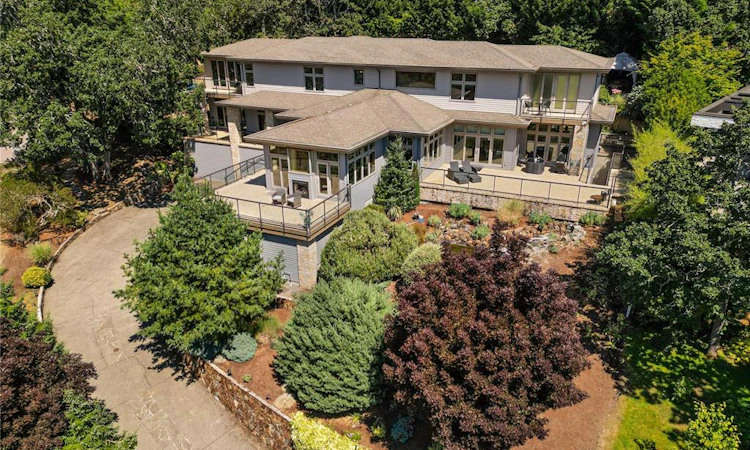 908 Cobblestone Lane