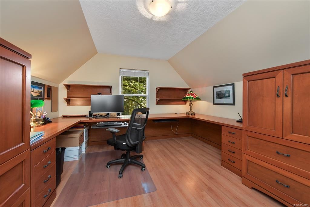 209 Shadow Ridge Place, View Royal, BC, V8Z 5C8 - 23