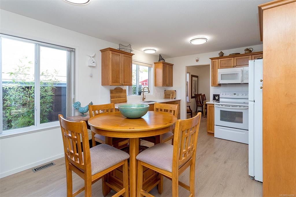 20 Eagle Lane, View Royal, BC, V9A 7M2 - 20