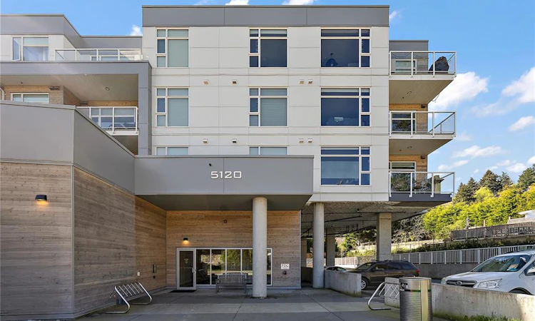 214-5120 Cordova Bay Road