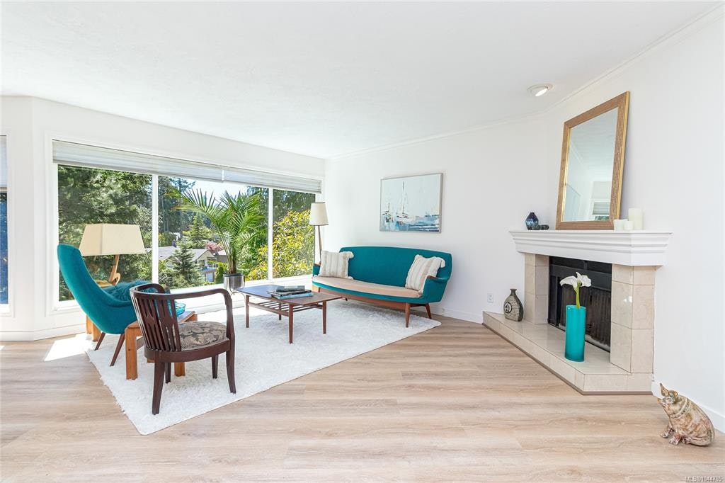 4468 Autumnwood Lane, Saanich, BC, V8X 4V8