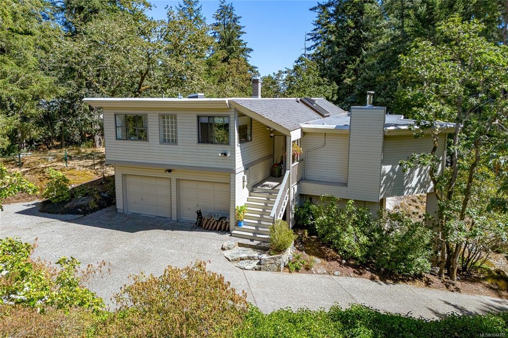 4468 Autumnwood Lane, Saanich, BC, V8X 4V8