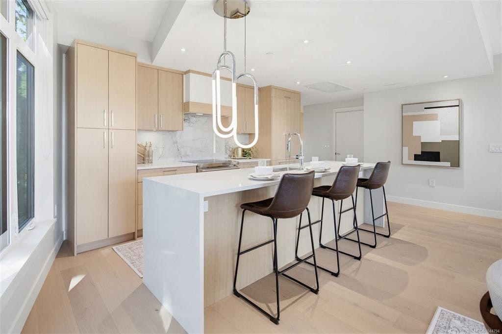 202-5229 Cordova Bay Road, Saanich, BC, V8Y 2L1