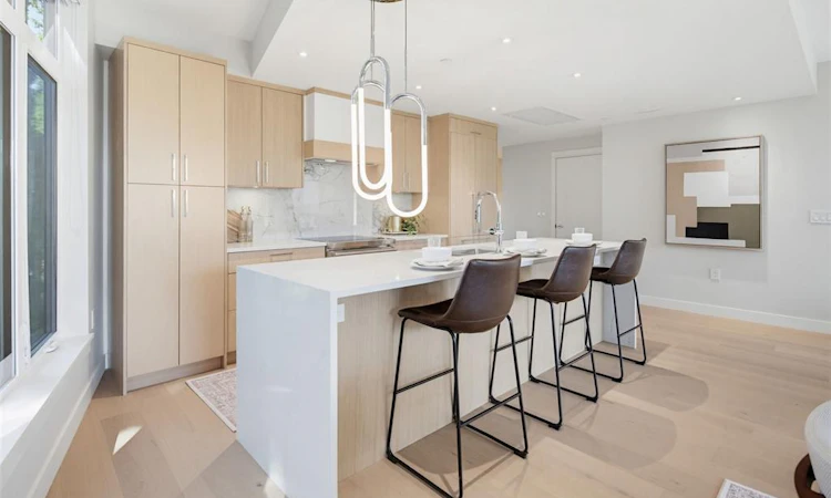 202-5229 Cordova Bay Road