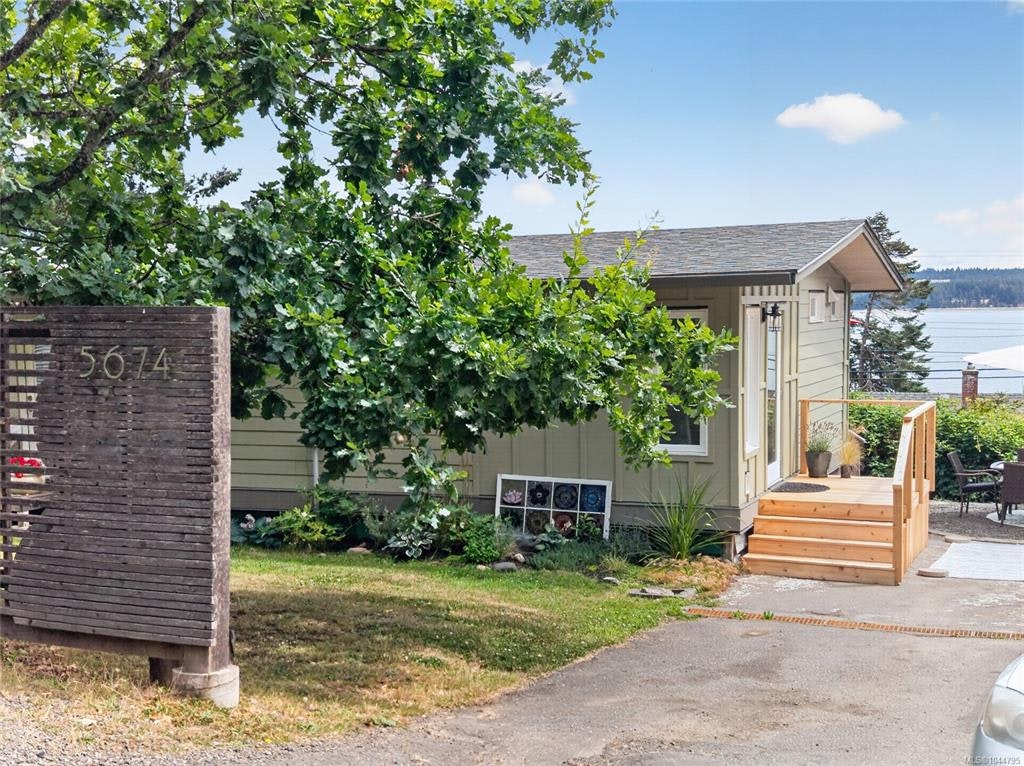 5674 Market Street, Union Bay, BC, V0R 3B0