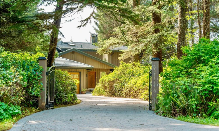 1261 Lynn Road