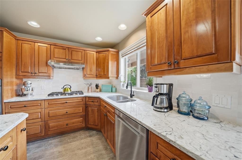 1096 Aery View Way, French Creek, BC, V9P 2N9 - 35