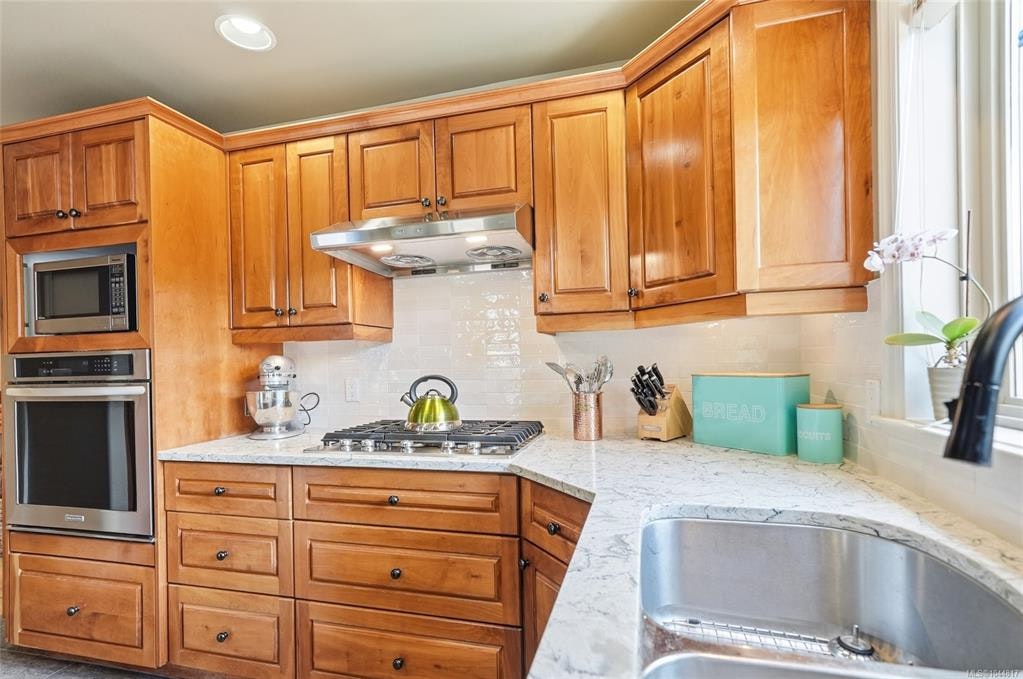 1096 Aery View Way, French Creek, BC, V9P 2N9 - 33