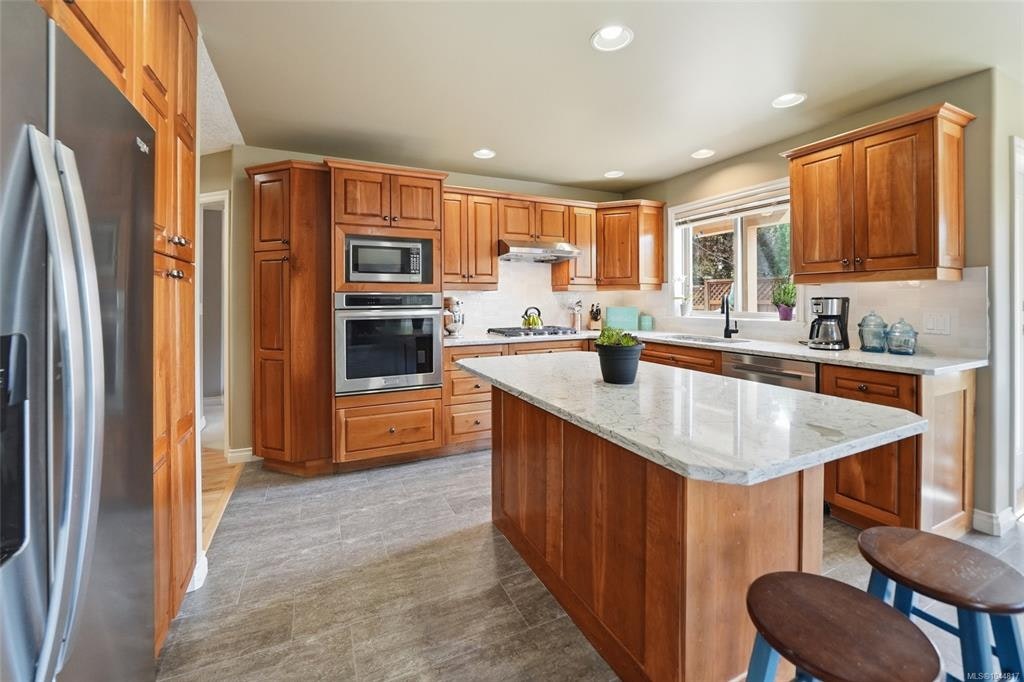 1096 Aery View Way, French Creek, BC, V9P 2N9 - 3